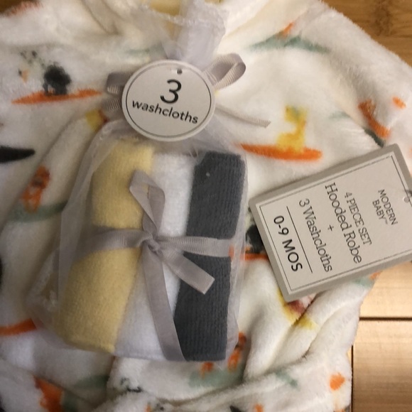 Baby Bath Robe 🐶 - Picture 2 of 4